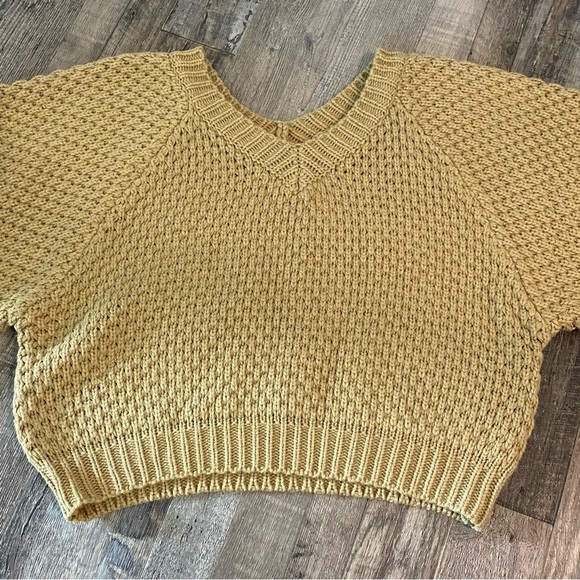 FASHION NOVA Golden Cropped Oversized V-Neck Knit Sweater Size Small - Picture 2 of 8